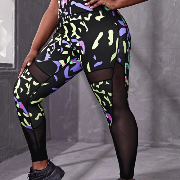 Plus mesh abstract leggings - Picture 3 of 4